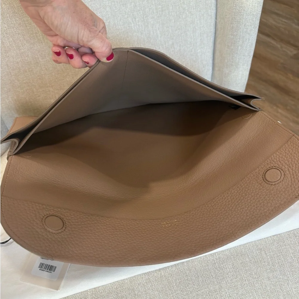 Cuyana Grained Leather Tech Carryall-16 inch - Picture 5 of 8